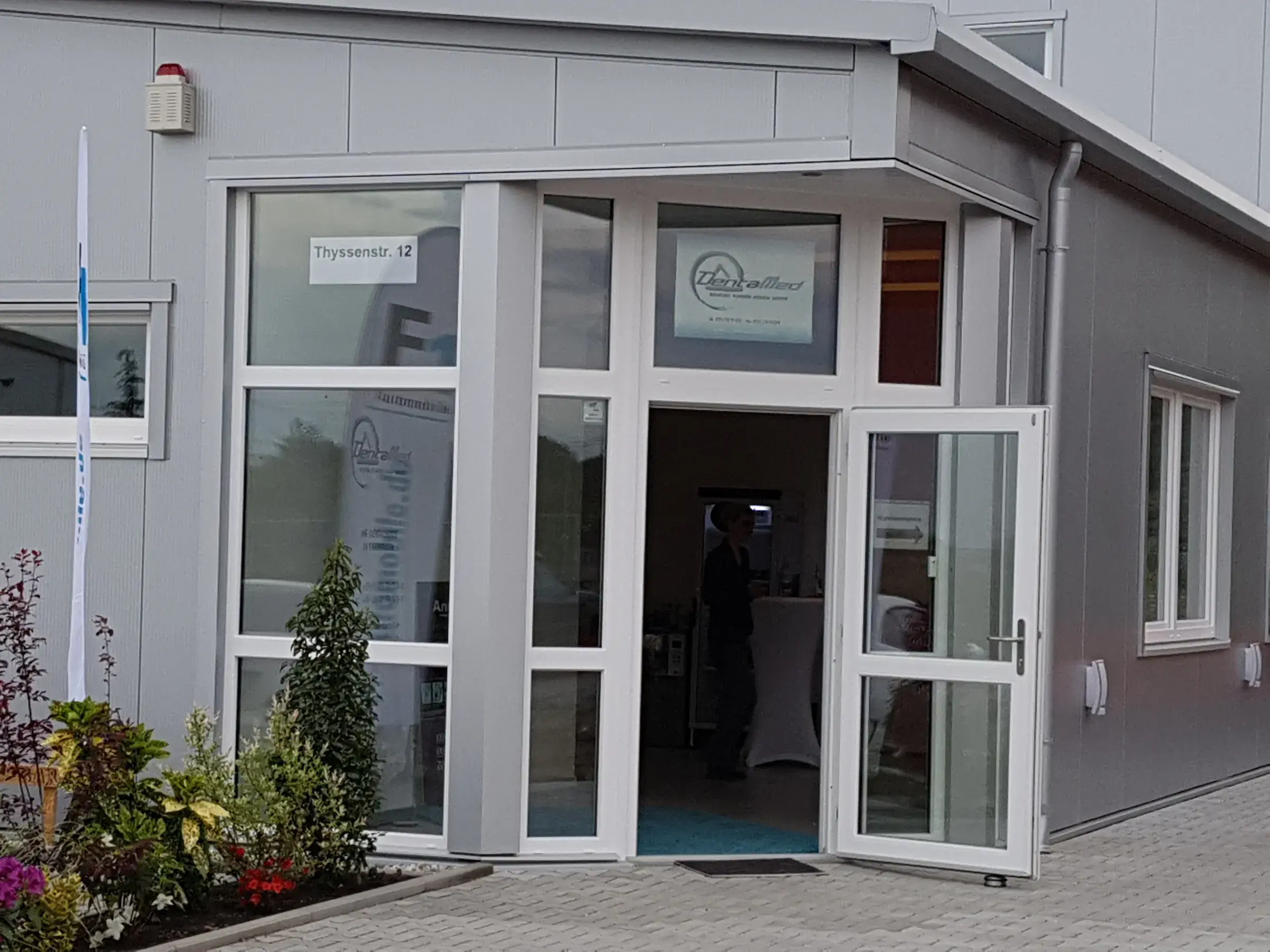 DentaMed, Eggenstein – Verglaster Eingangsvorbau