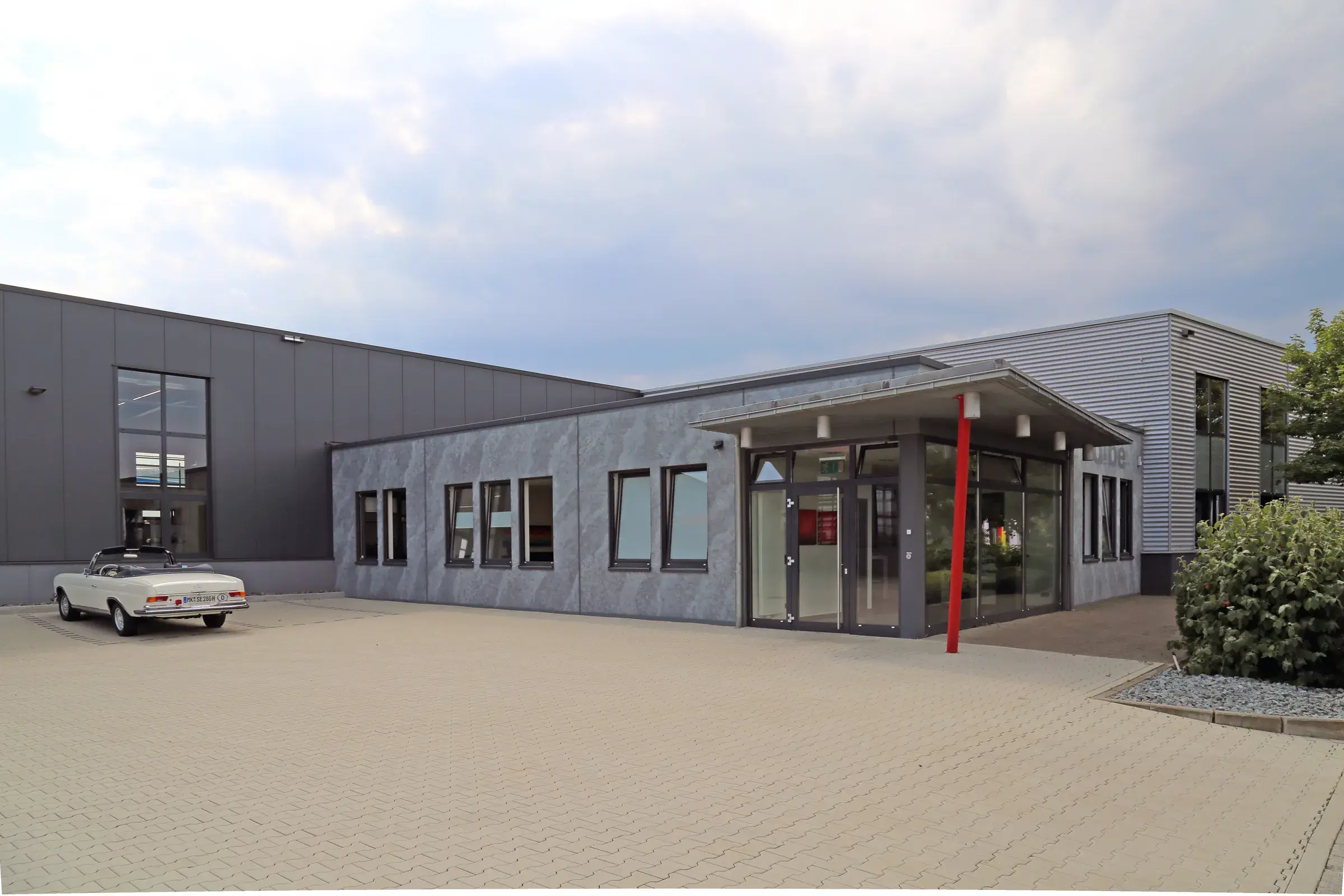 Dibe, Lüdenscheid – Ansicht mit Anlieferung