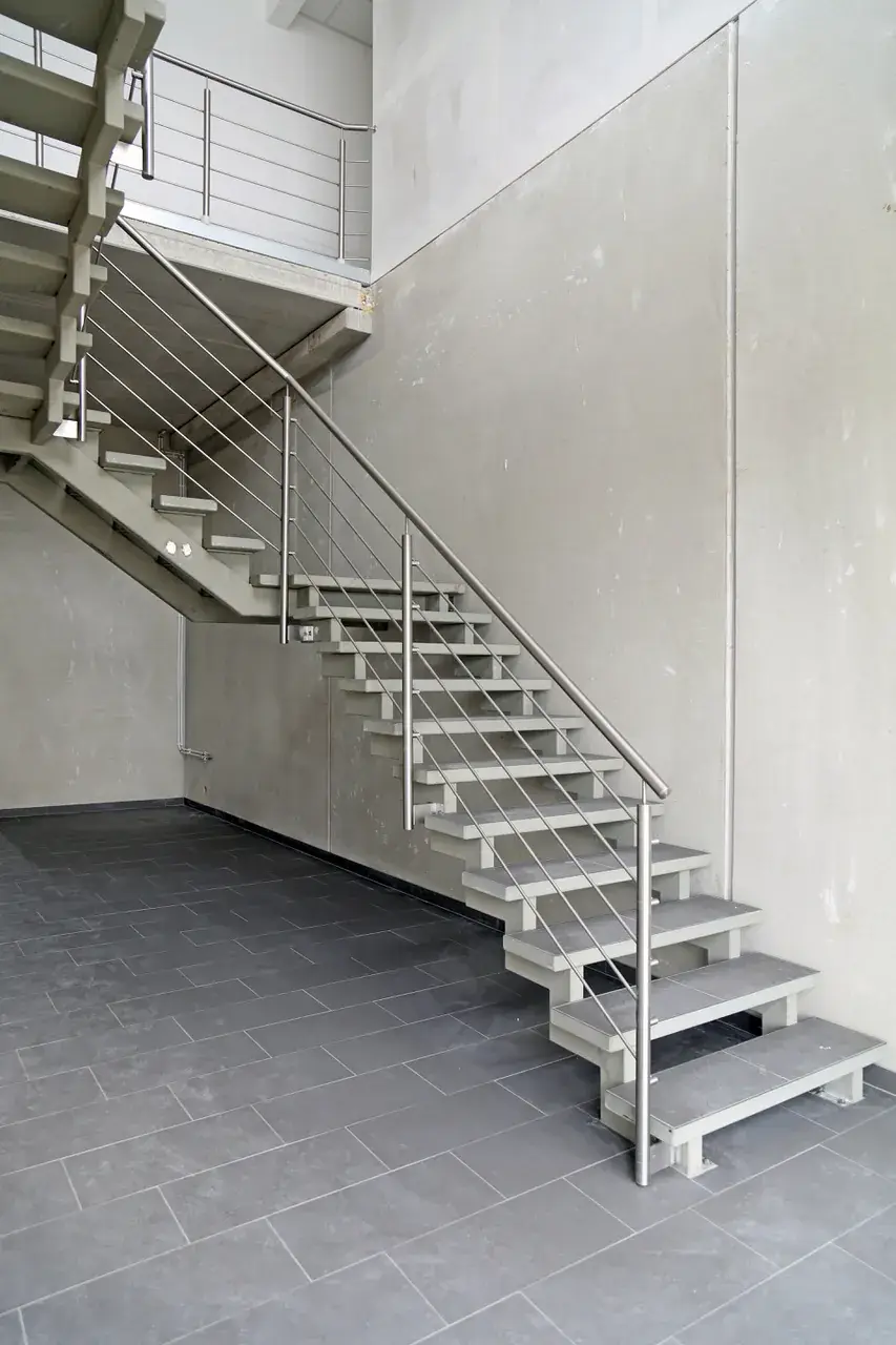 Dietze, Altena – Offene Stahltreppe zum Büro