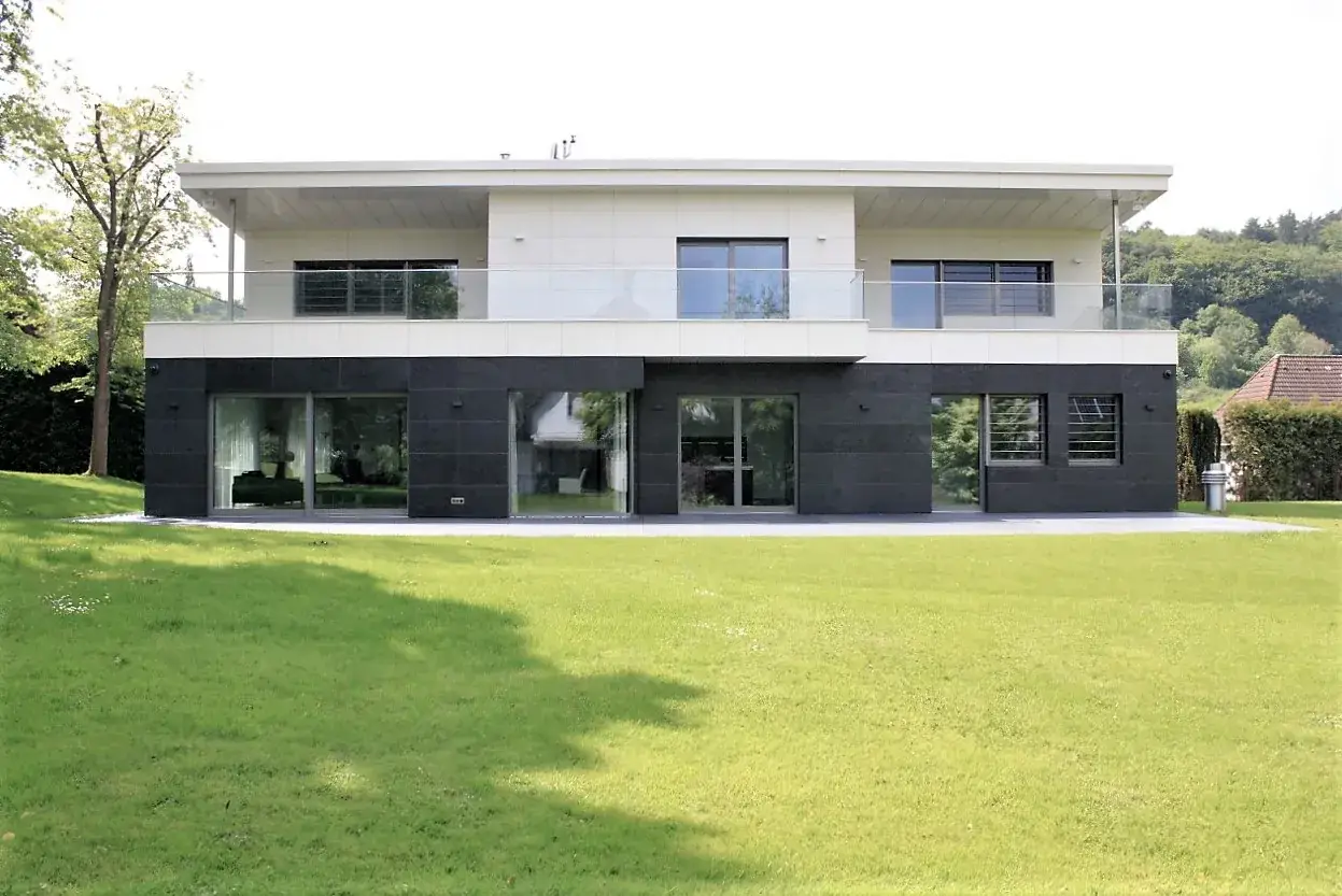 Einfamilienhaus, Hagen – Gartenseite mit Terrasse