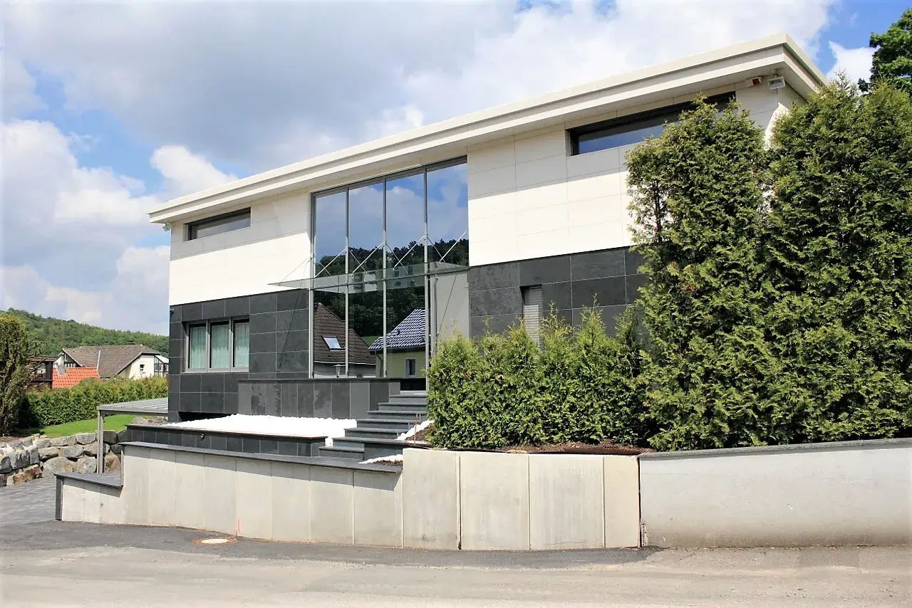 Einfamilienhaus, Hagen – Straßenseite mit Treppenhaus