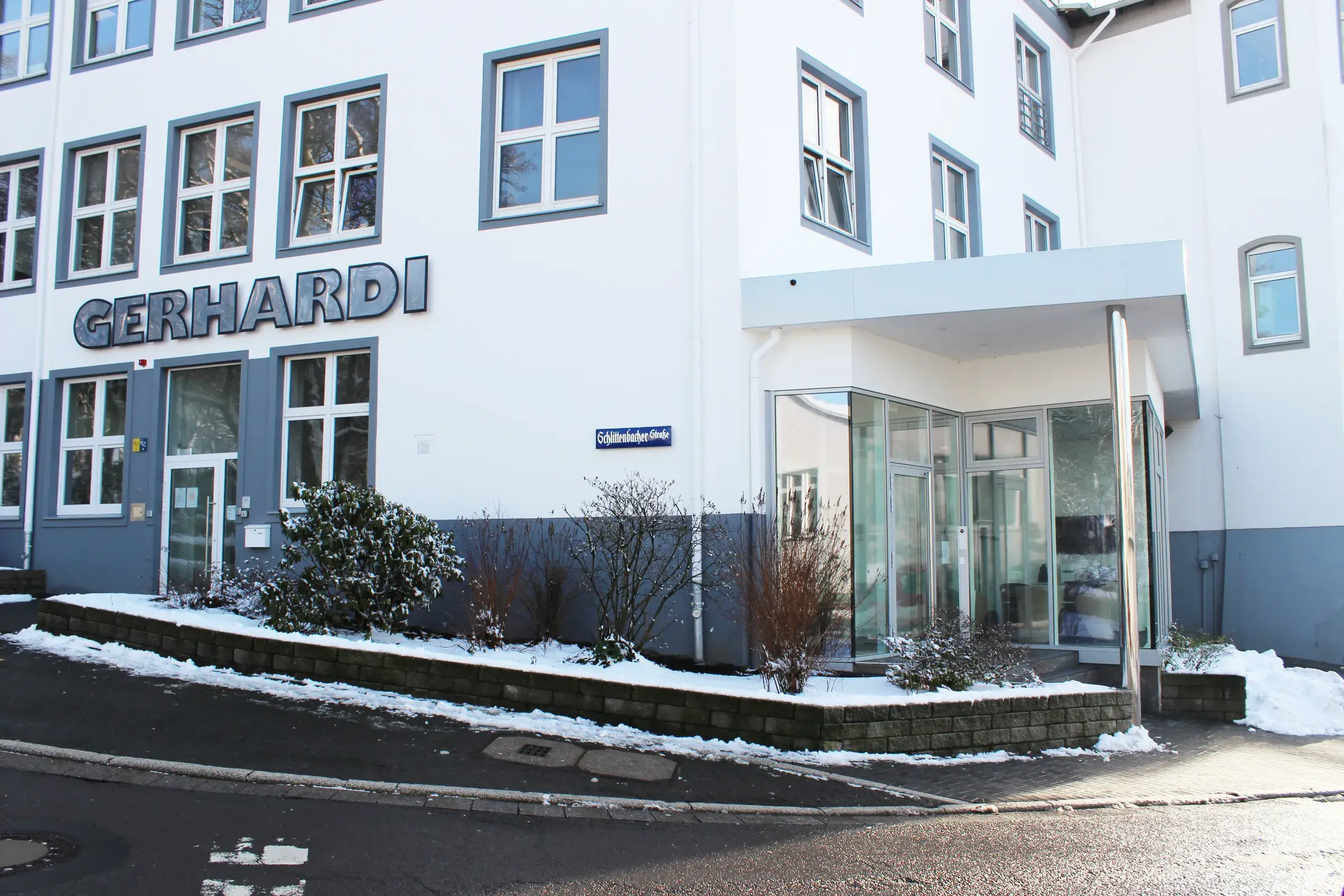 Gerhardi, Lüdenscheid – Eingang des Verwaltungsgebäudes
