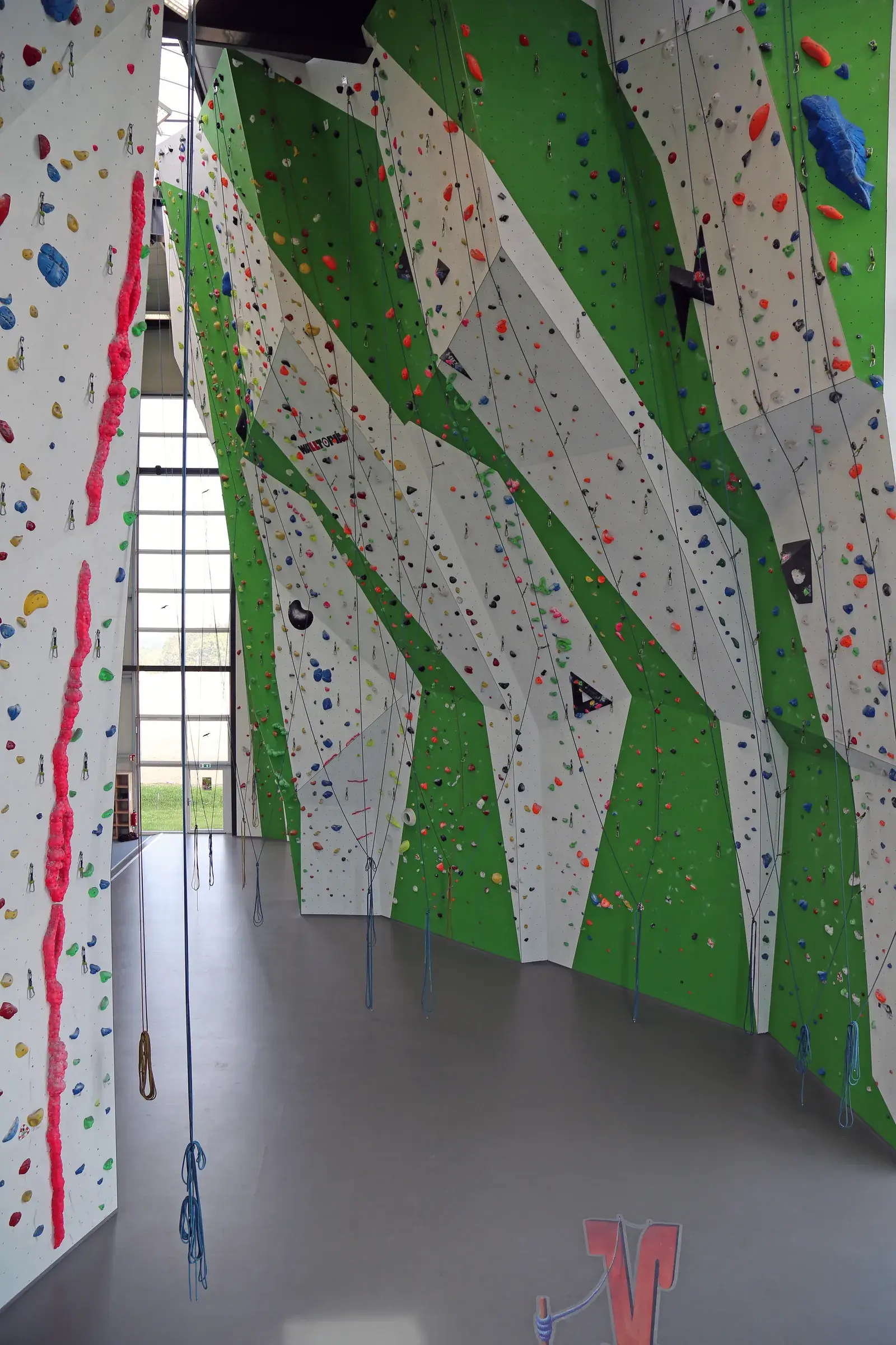 Kletterhalle, Altena – Kletterwände bis unter das Dach