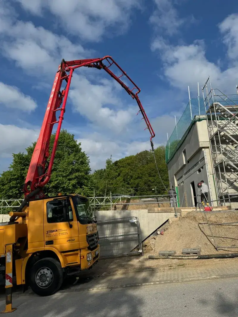 Neubau NEF-Rettungswache – Betonieren der Umkleide