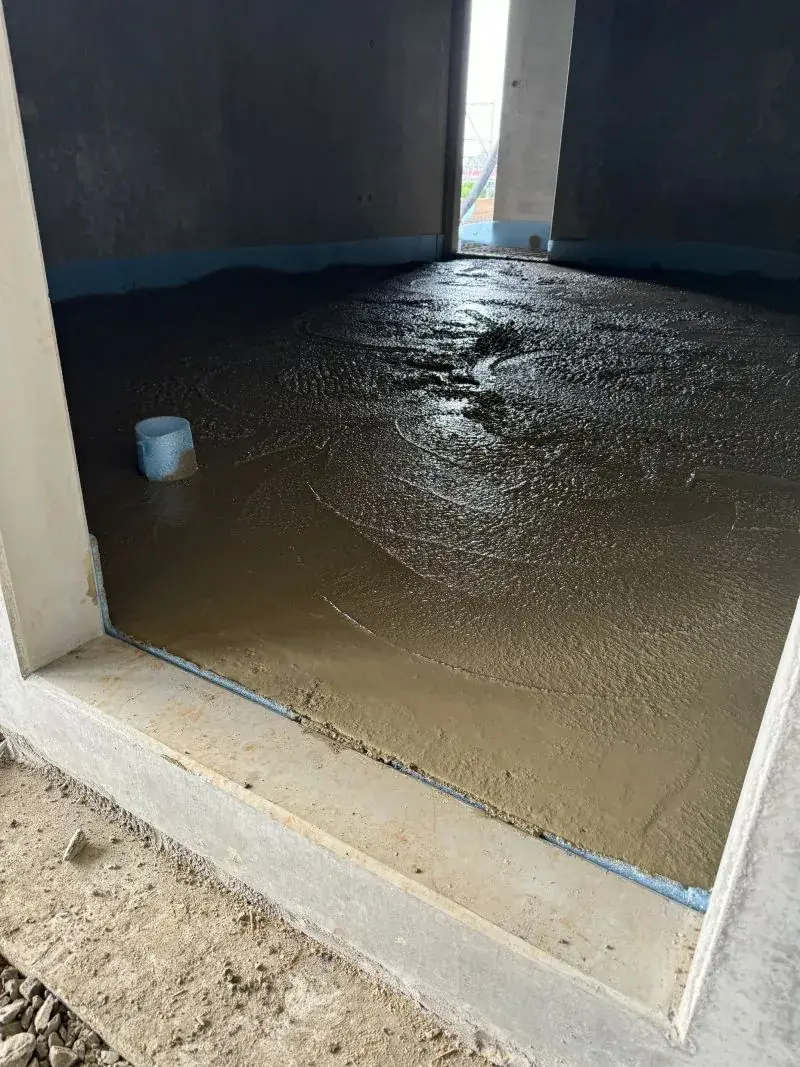 Neubau NEF-Rettungswache – Betonieren der Umkleide