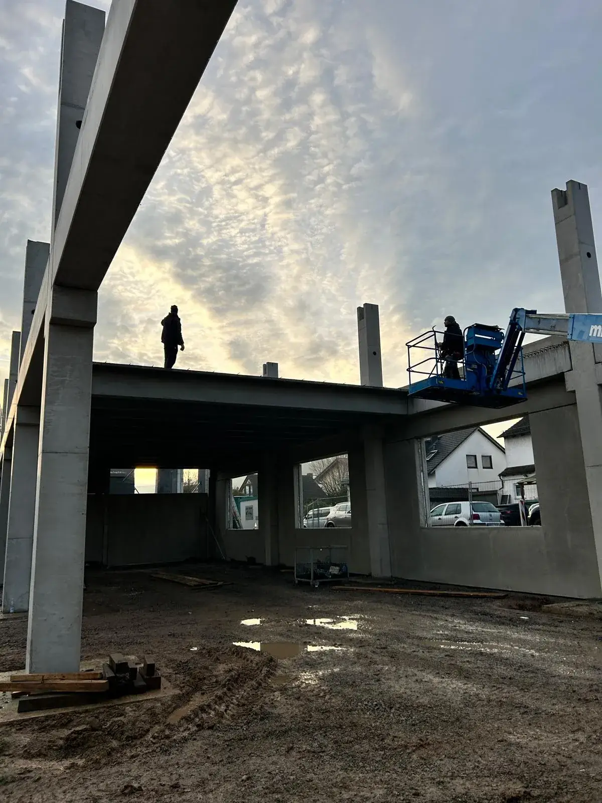 Springtec Löw, Mauer – Stützen und Unterzüge des Kopfbaus