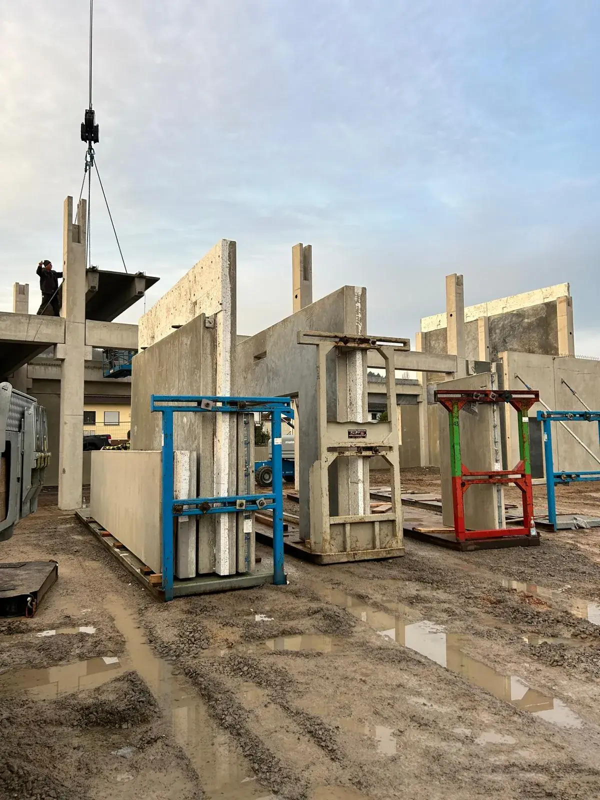 Springtec Löw, Mauer – Wandscheiben aus Fertigteilen