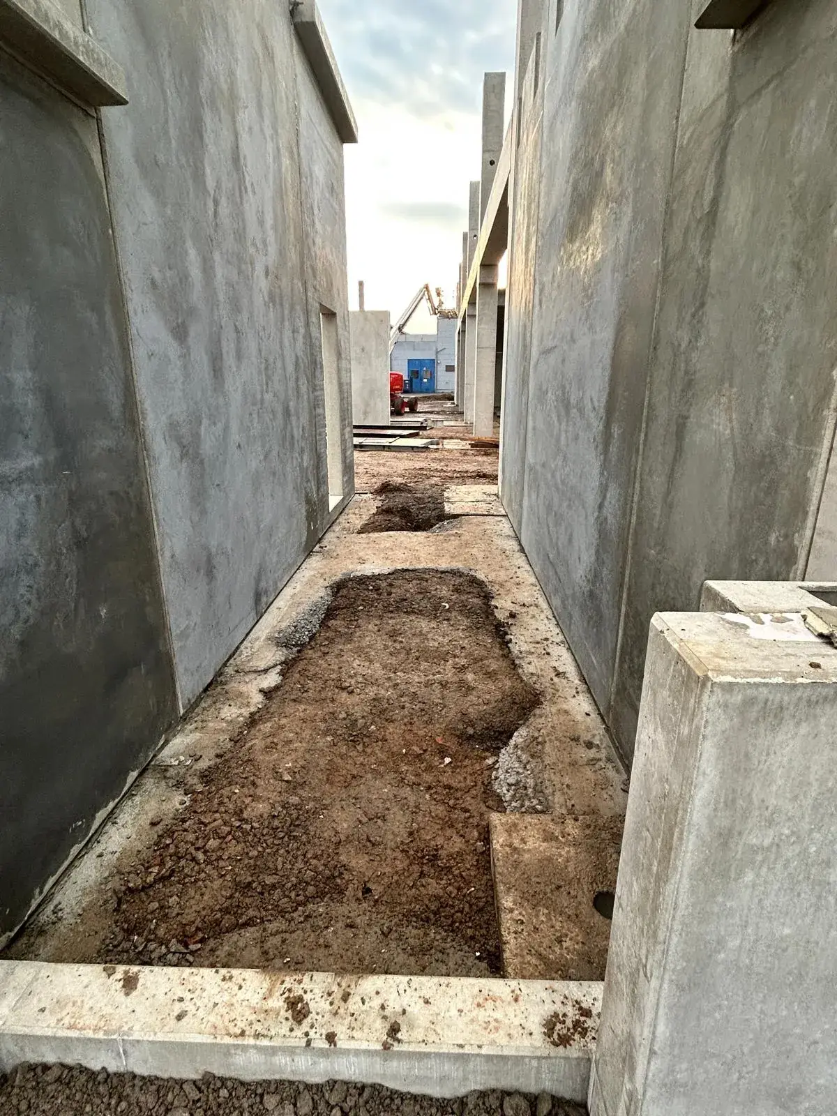 Springtec Löw, Mauer – Fuge zwischen Neubau und Bestand