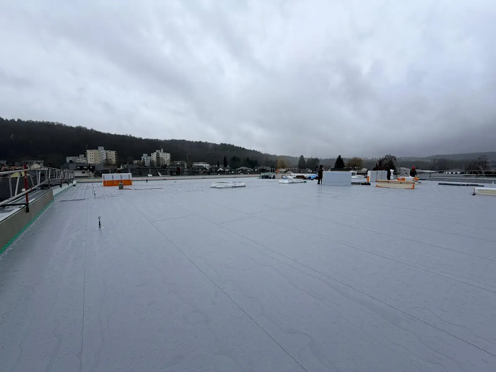 Springtec Löw, Mauer – Abgedichtetes Hallendach (KW 7/2026)