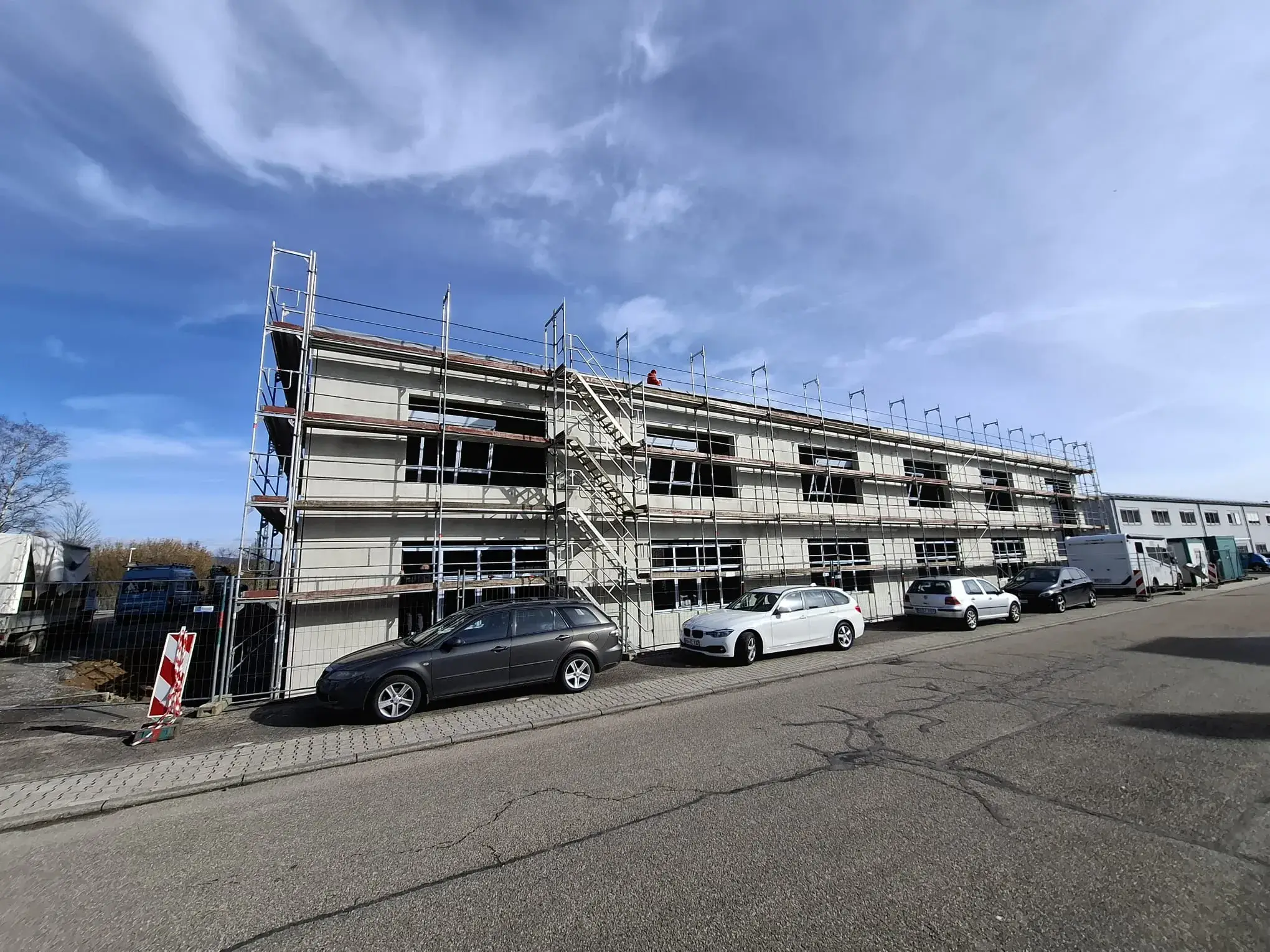Springtec Löw, Mauer – Kopfbau eingerüstet (KW 8/2026)