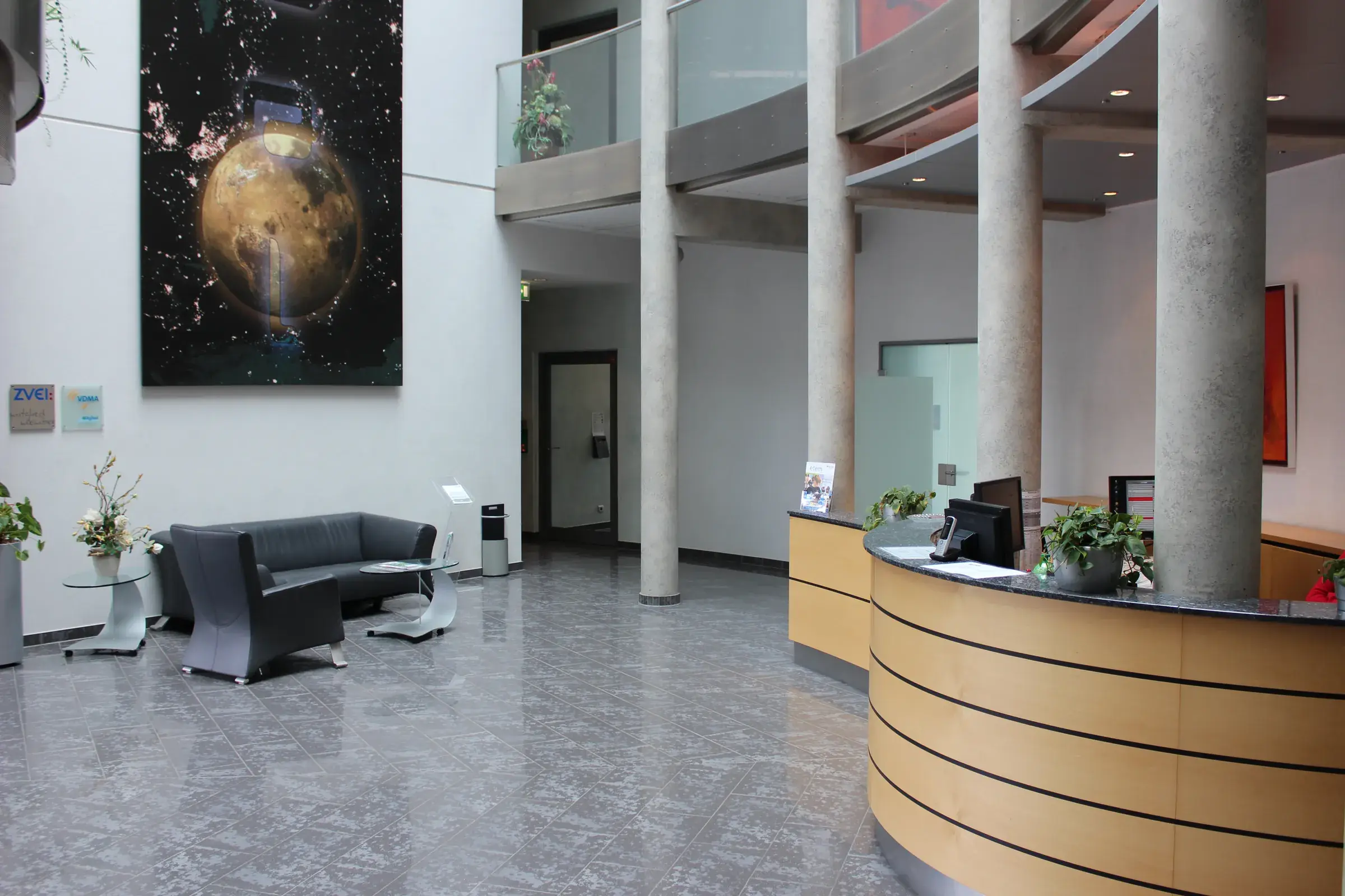 Verwaltungsgebäude, Schalksmühle – Atrium mit Empfang